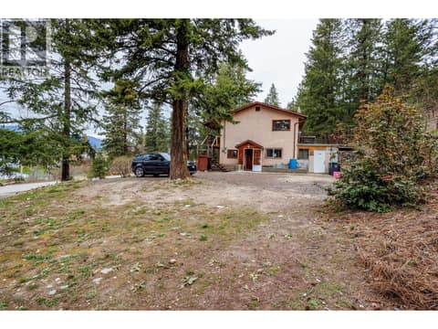 South side of home at 11011 Hallam Drive, Lake Country South West