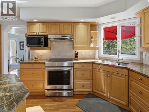 Photo 11 of 764 Cassiar Place, Dilworth Mountain, Kelowna