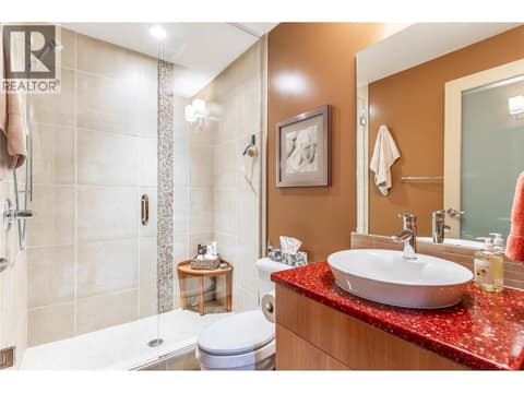 Full Bathroom off Foyer at 446 WEST Avenue Unit# 102, Kelowna South