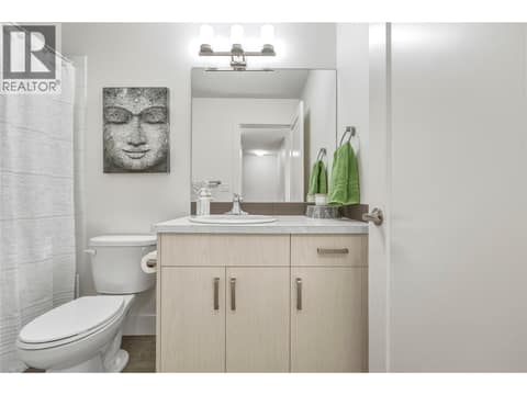 Full Bath Upper Floor at 933 Mt Robson Place Unit# 25, Middleton Mountain Vernon