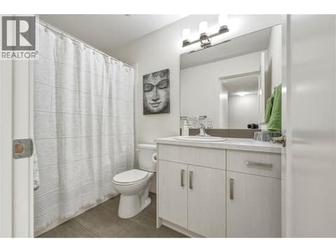 Full Bath Upper Floor at 933 Mt Robson Place Unit# 25, Middleton Mountain Vernon