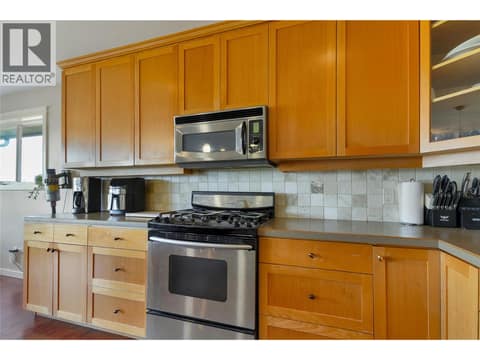 Gas range at 110 Red Rock Crescent, Enderby / Grindrod