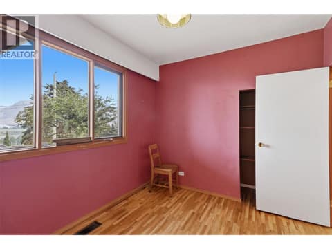 Bedroom 1 at 211 CONNAUGHT Road, South Kamloops