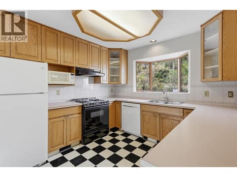 Spacious Kitchen at 211 CONNAUGHT Road, South Kamloops