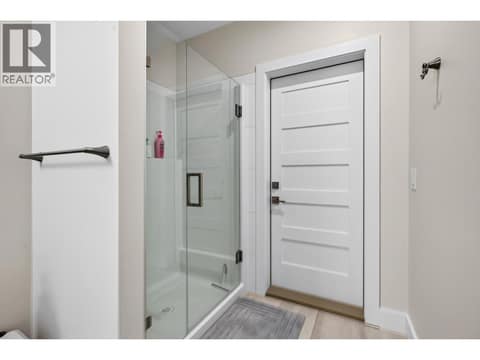 Full bath lower level at 887 Loseth Drive, Black Mountain, Kelowna