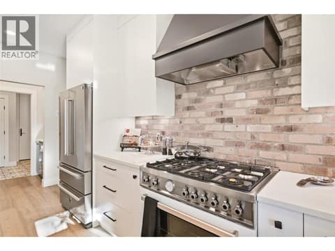 Gas stove at 1675 Willow Crescent Unit# 3 Lot# 3, Glenmore, Kelowna