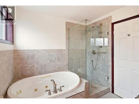 Photo 17 of 2218 Omineca Place, Dilworth Mountain, Kelowna
