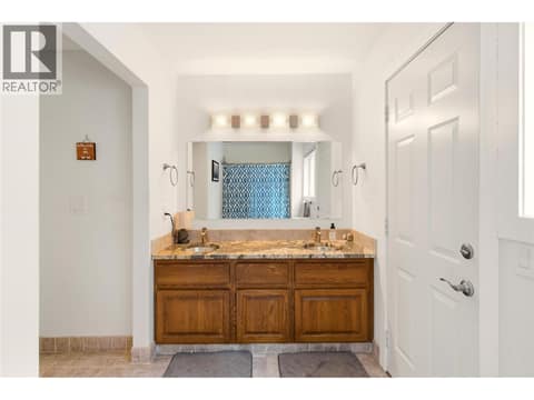 Photo 19 of 2218 Omineca Place, Dilworth Mountain, Kelowna