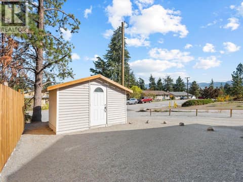 Photo 4 of 3368 McIver Road, Glenrosa, West Kelowna