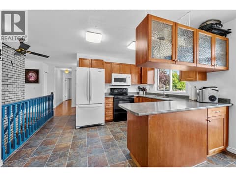 Photo 5 of 593 Braemar Drive, Aberdeen, Kamloops