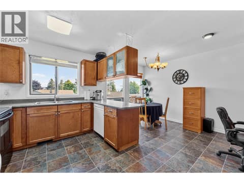 Photo 6 of 593 Braemar Drive, Aberdeen, Kamloops