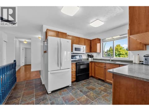 Photo 7 of 593 Braemar Drive, Aberdeen, Kamloops