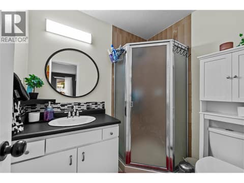Primary Ensuite at 593 Braemar Drive, Aberdeen, Kamloops