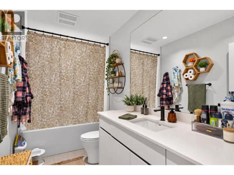 Suite full bathroom. at 1531 Cabernet Way, Lakeview Heights, West Kelowna