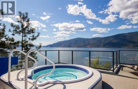 Hot Tub - Waterside Clubhouse at 1666 Lakestone Drive, Lake Country South West