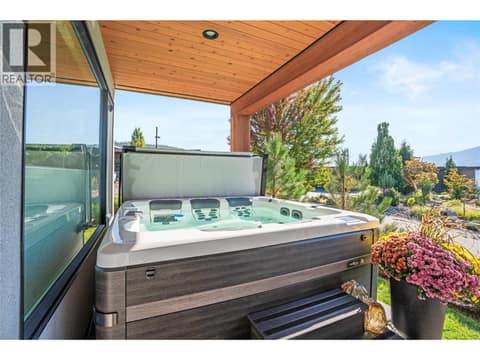 New Hot Tub with deep seating & interchangeable jet packs at 1666 Lakestone Drive, Lake Country South West