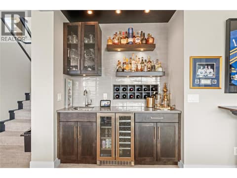 Wet Bar at 1666 Lakestone Drive, Lake Country South West