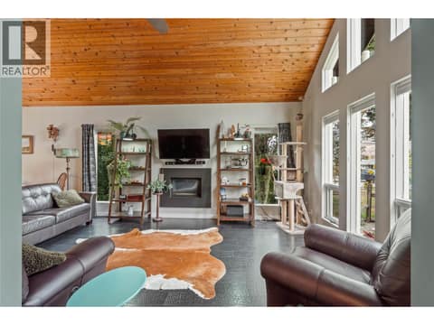 Photo 10 of 2653 SUNSET Drive, Valleyview, Kamloops