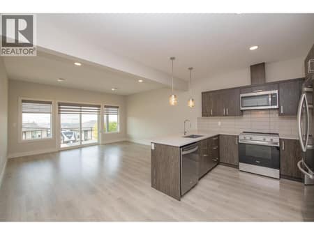 Photo 2 of 933 Mt Robson Place Unit# 97, Middleton Mountain Vernon