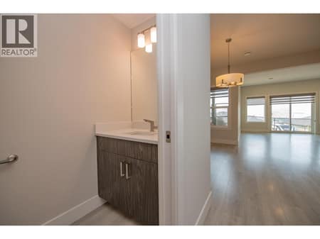 Photo 6 of 933 Mt Robson Place Unit# 97, Middleton Mountain Vernon