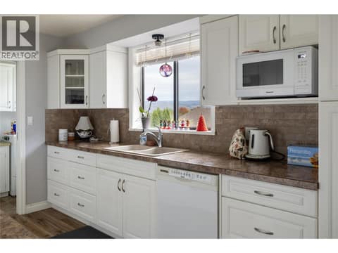 Photo 10 of 537 Robin Road, South BX, Vernon