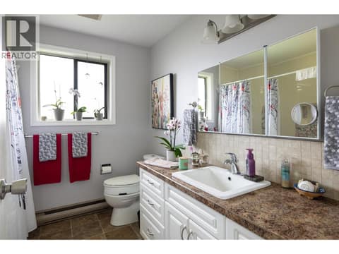 Photo 18 of 537 Robin Road, South BX, Vernon