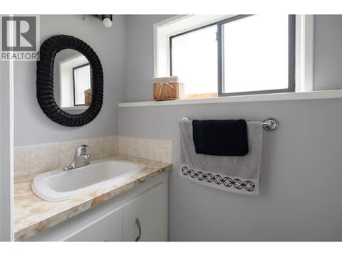 Photo 23 of 537 Robin Road, South BX, Vernon