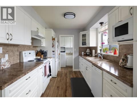 Photo 9 of 537 Robin Road, South BX, Vernon