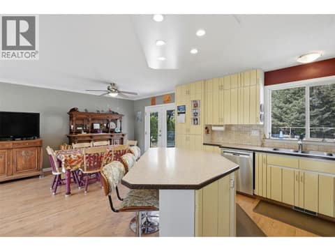 Photo 9 of 4809 Bolean Drive, Rayleigh, Kamloops