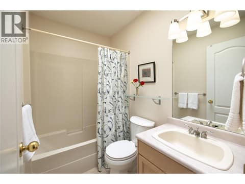 Photo 22 of 1888 Porthill Drive, Glenmore, Kelowna