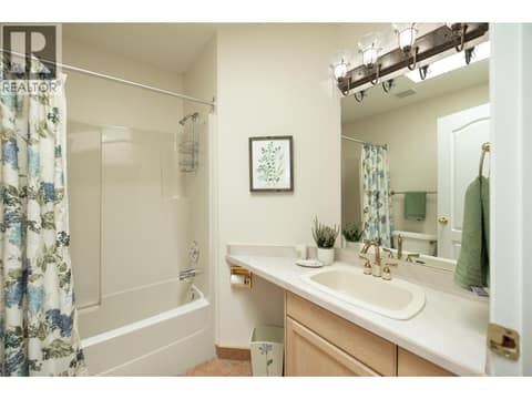 Photo 24 of 1888 Porthill Drive, Glenmore, Kelowna