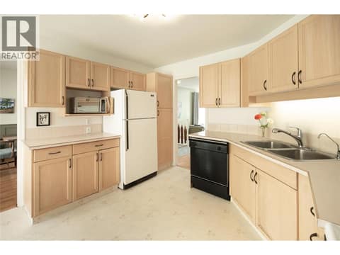 Photo 7 of 1888 Porthill Drive, Glenmore, Kelowna