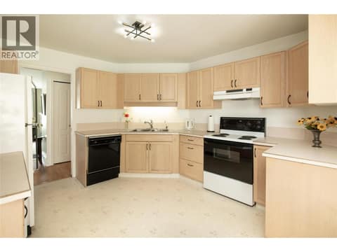 Photo 8 of 1888 Porthill Drive, Glenmore, Kelowna