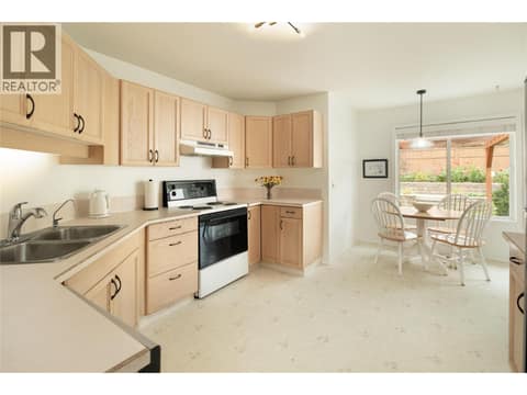 Photo 9 of 1888 Porthill Drive, Glenmore, Kelowna