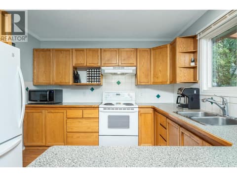 Photo 6 of 2105 20 Avenue, East Hill, Vernon