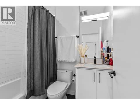 SUITE 4 PC BATHROOM at 624 Bonjou Road, Lower Mission, Kelowna