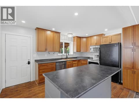 Photo 3 of 4568 CAMMERAY Drive, Rayleigh, Kamloops