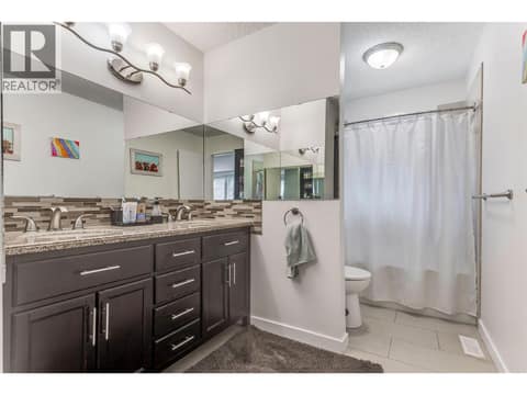 Main upstairs bathroom. at 3341 Webber Road, Glenrosa, West Kelowna
