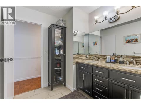 Main upstairs bathroom. at 3341 Webber Road, Glenrosa, West Kelowna