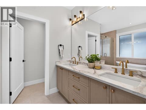 Primary bedroom ensuite at 996 Bull Crescent, Lower Mission, Kelowna