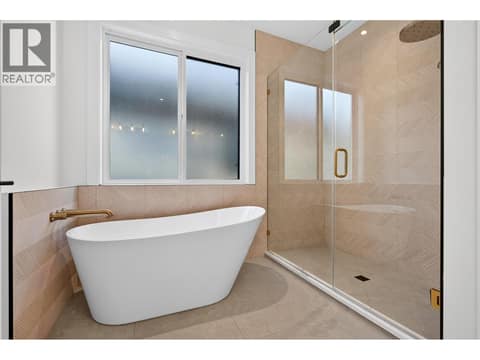 Primary bedroom ensuite at 996 Bull Crescent, Lower Mission, Kelowna