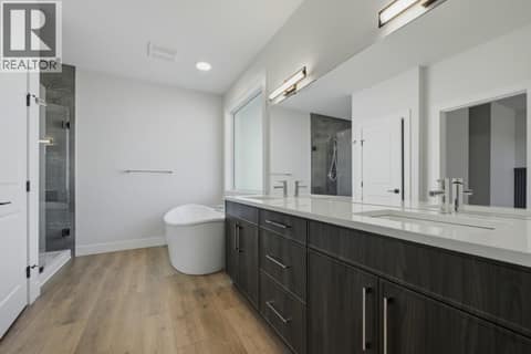 Primary Ensuite at 2083 Cortina Drive, Black Mountain, Kelowna