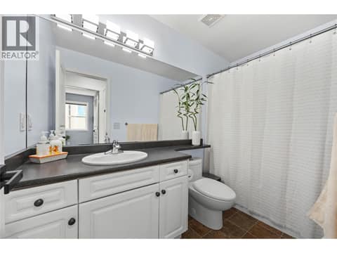 4PCE Full bathroom upstairs at 2322 Shannon Heights Place, Shannon Lake, West Kelowna