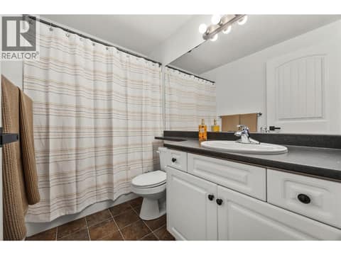 Main floor 4PCE full bathroom. at 2322 Shannon Heights Place, Shannon Lake, West Kelowna