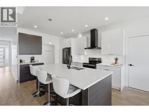 Photo 8 of 1848 PARKCREST Avenue, Brocklehurst, Kamloops