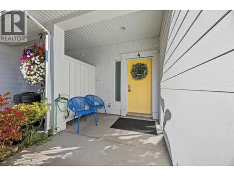 Welcoming grade level entrance-yes no stairs! at 10724 Bottom Wood Lake Road Unit# 4, Lake Country South West