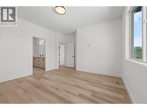 Master bed at 773 Kinnear Avenue Unit# 2, Kelowna South