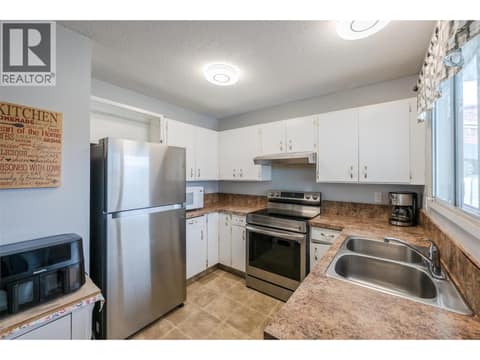 Photo 9 of 7503 HOWIS Crescent, Main Town, Summerland