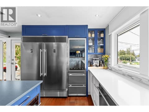 Fridge / freezer is fully temperature programmable at 2350 Thacker Drive, Lakeview Heights, West Kelowna
