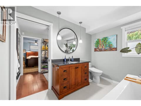 Upstairs bath at 2350 Thacker Drive, Lakeview Heights, West Kelowna